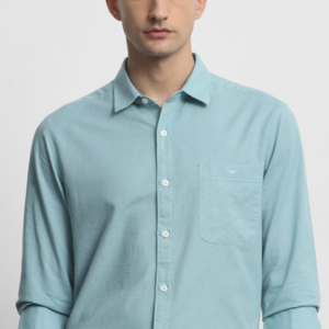 Men Slim Fit Solid Spread Collar Casual Shirt